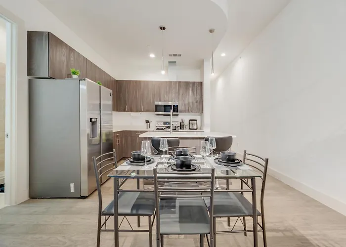 Snazzy Loft Style 2Br I Gym I Parking I Workspace