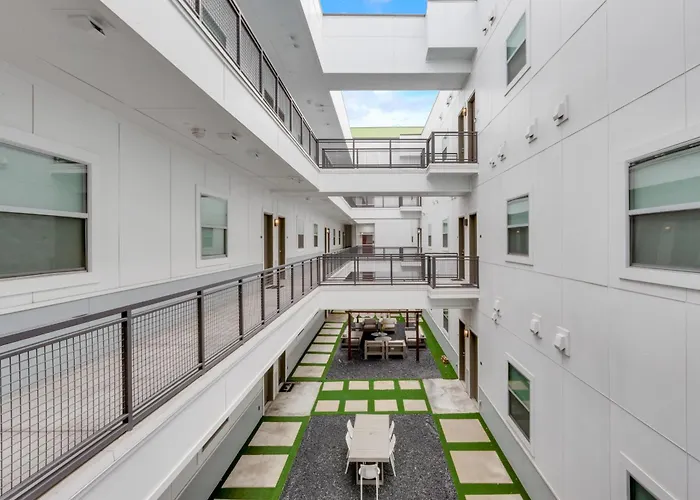 Snappy Loft Style 2Br I Gym I Parking I Workspace