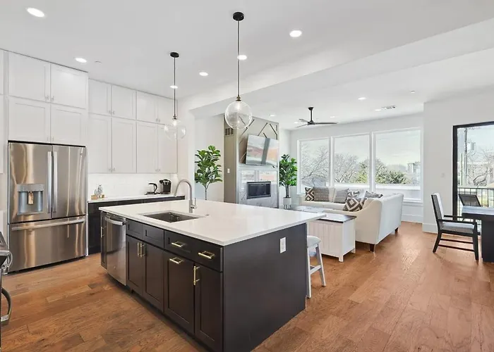 3-Bd Luxury Living W Rooftop Garden Views