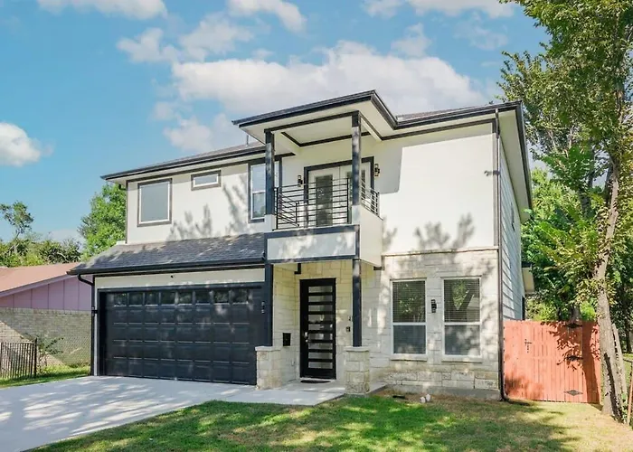 Modern And Comfortable Home Close To Downtown