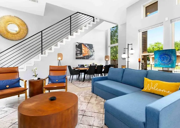 New Swanky Rustic Modern 5 Star Home Near Downtown