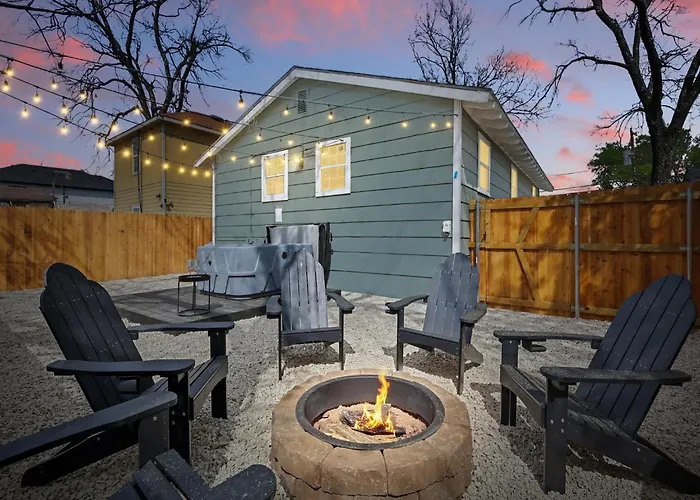 Charming Historic 3B Heart Of Dallas - Sleeps 12