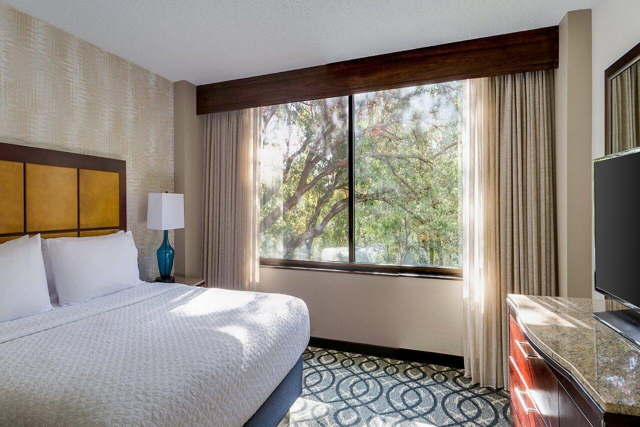 Embassy By Hilton Dallas-love Field Hotel 4*