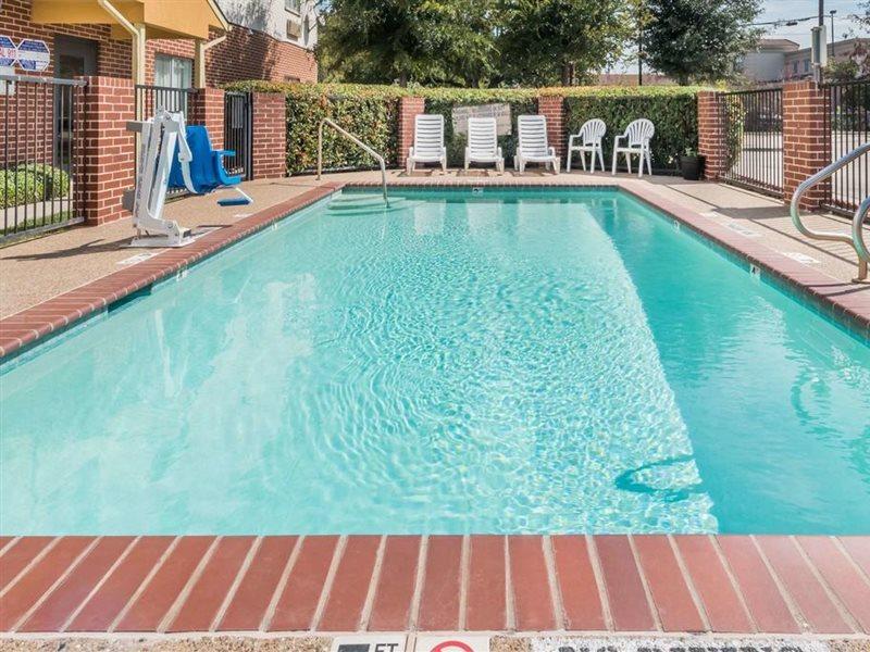Days & By Wyndham 2* Dallas