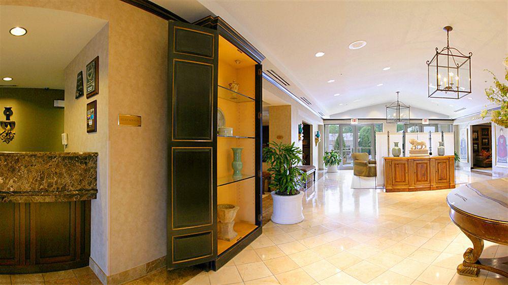 Doubletree By Hilton Market Center Hotel Dallas
