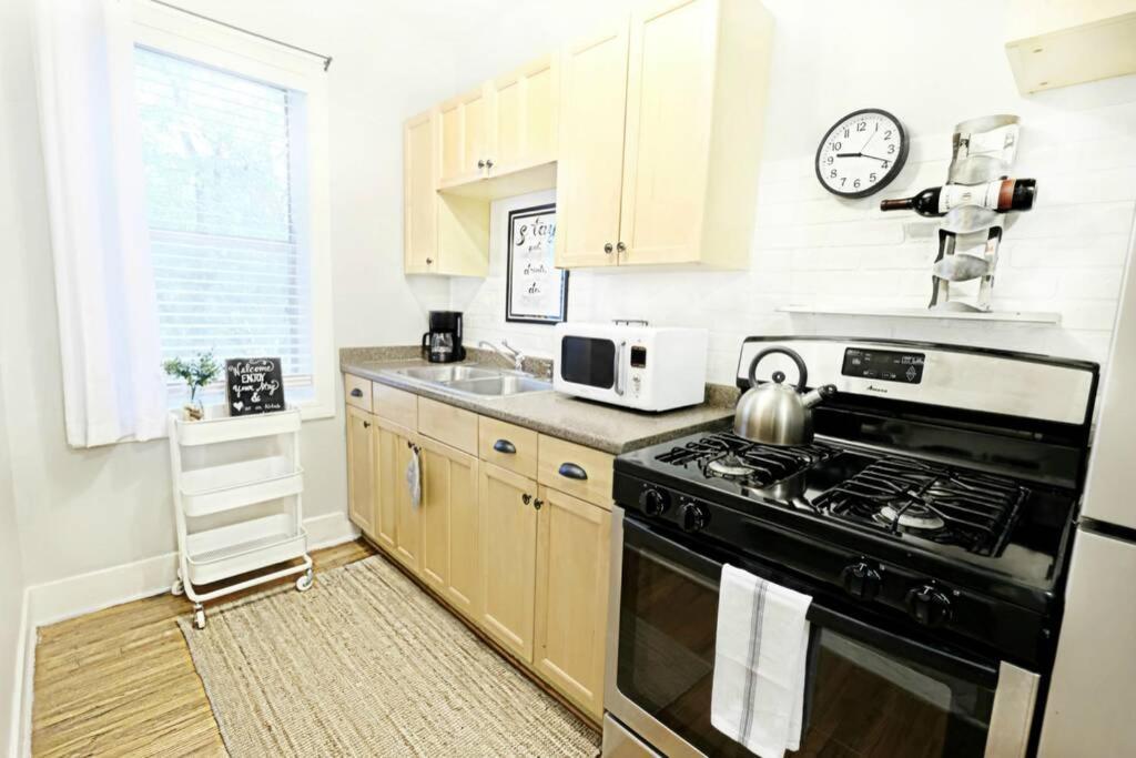 The Explorer's Hearth Lower-greenville Ave Area Apartment Dallas