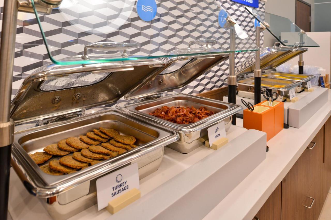 Hotel Express & - Market Center By Ihg Dallas