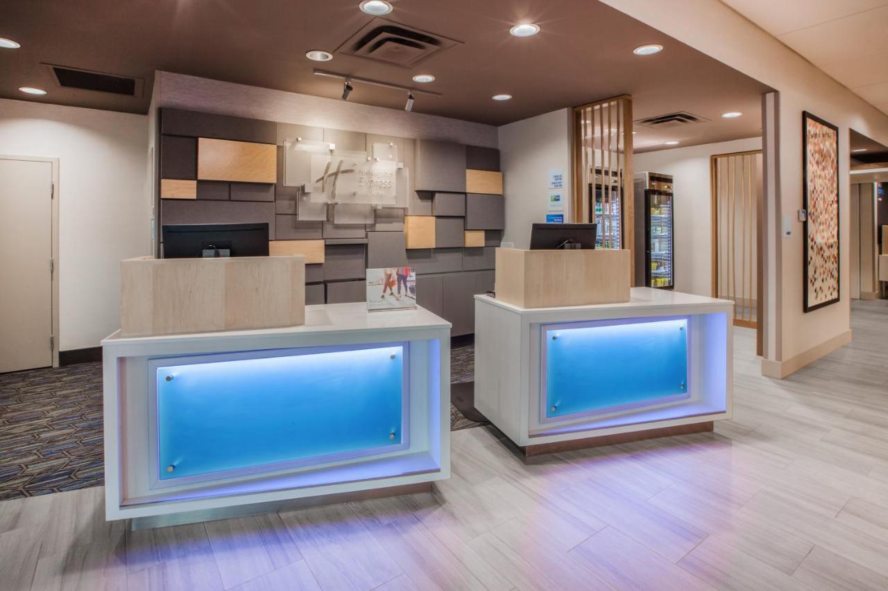 Hotel Express & - Market Center By Ihg Dallas