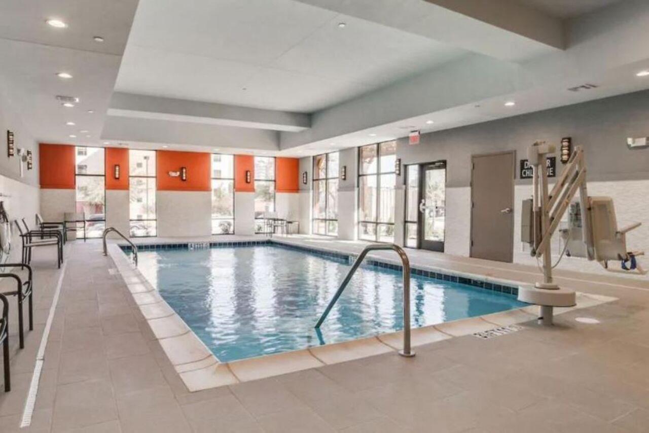 Hampton Inn & Suites Dallas-Central Expy/North Park Area 3*