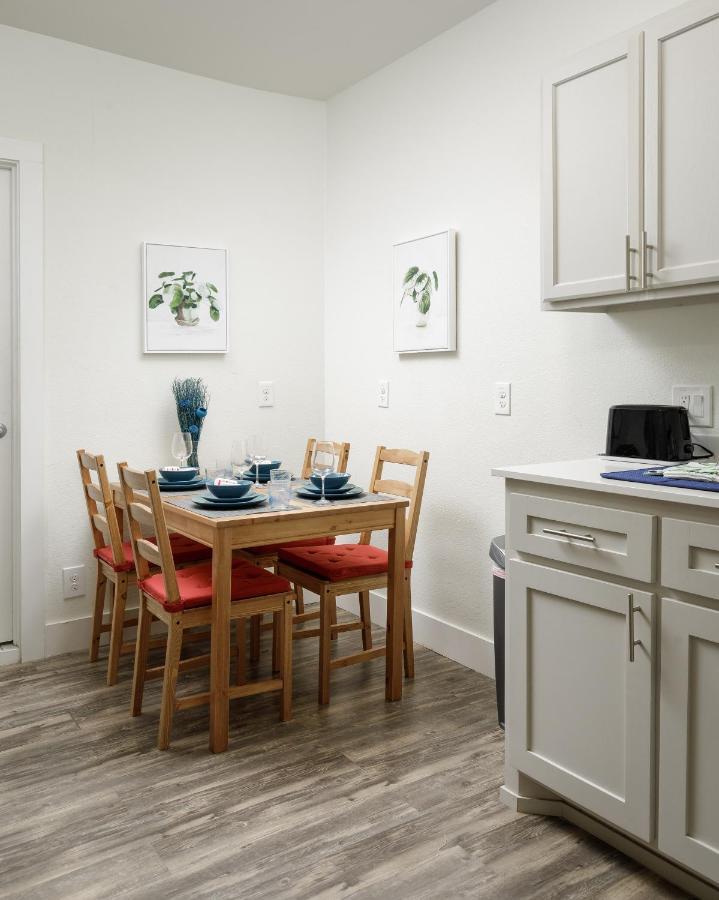 Apartment 735 W 10Th St *
