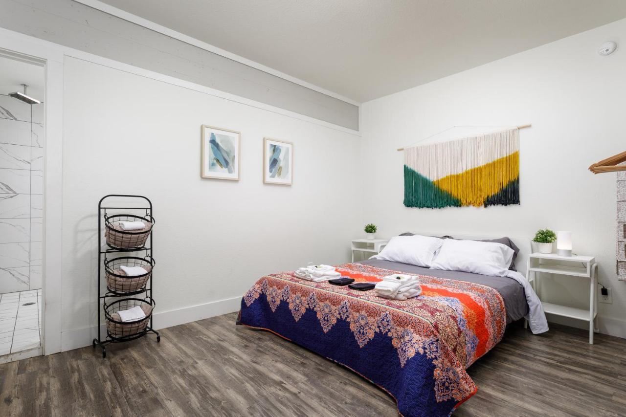 Apartment 735 W 10Th St *