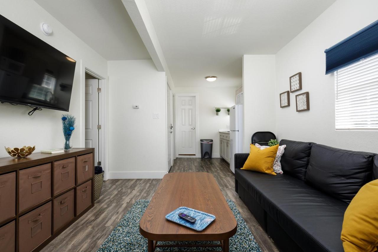 735 W 10Th St
