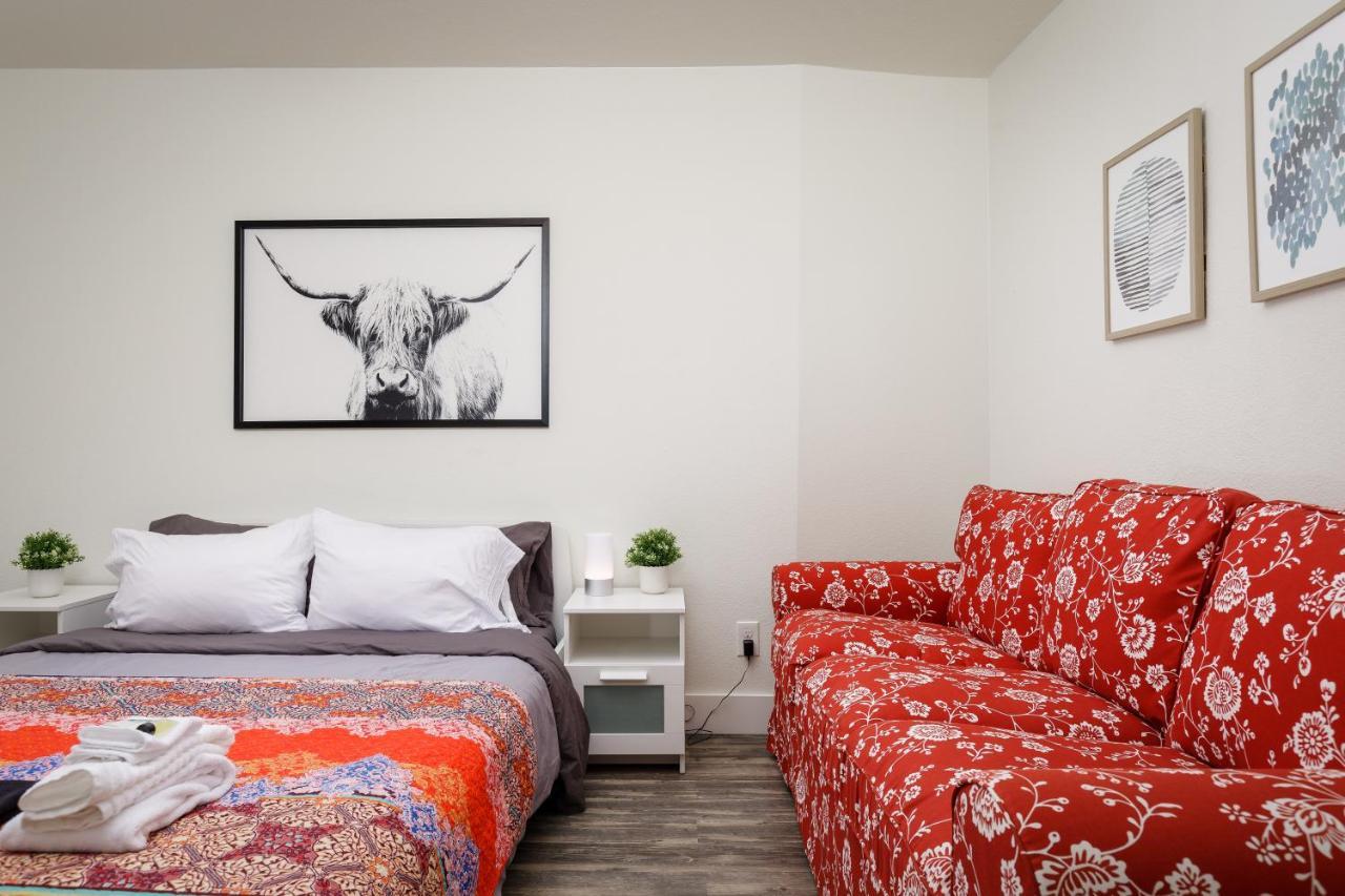 Apartment 735 W 10Th St *