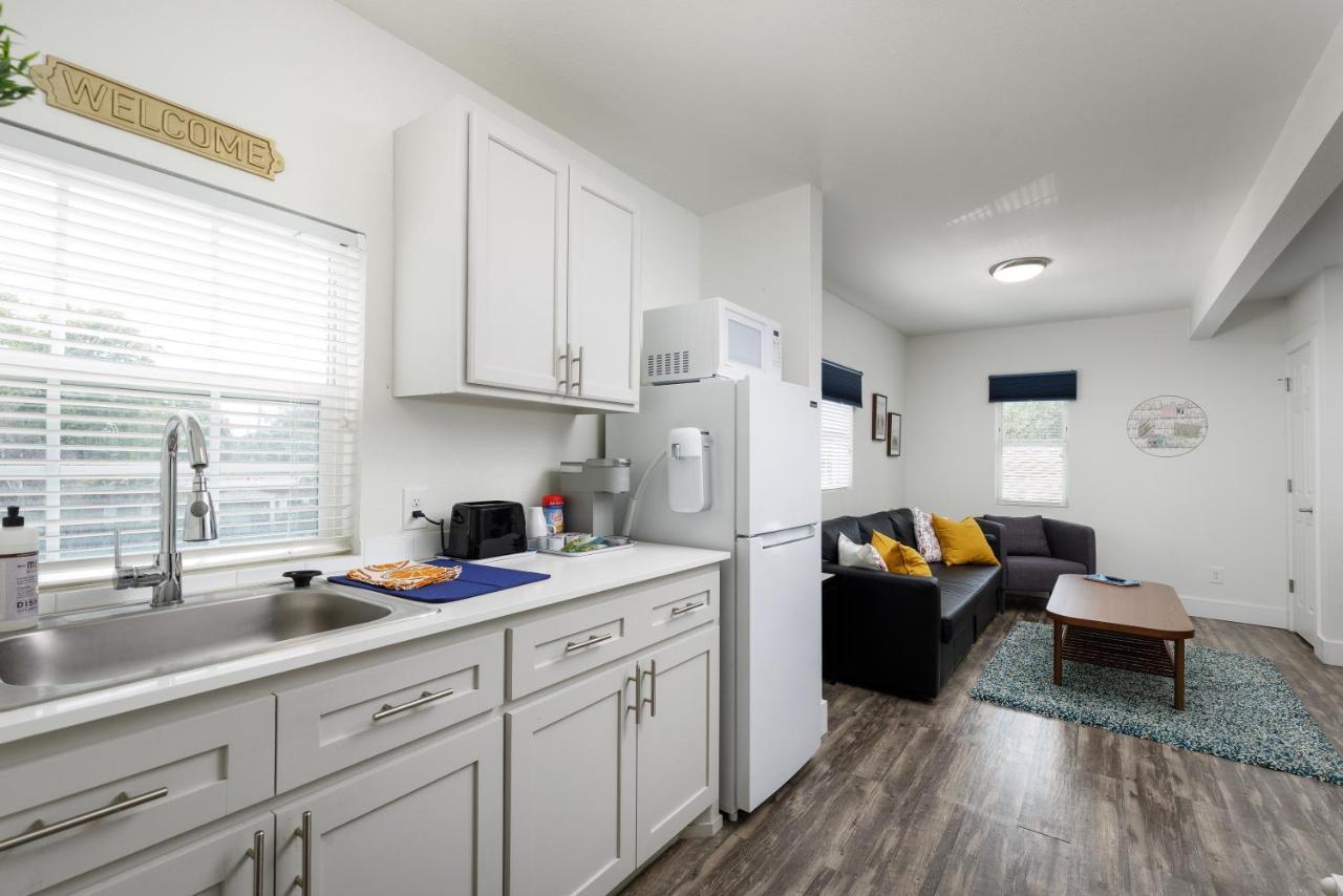 Apartment 735 W 10Th St *