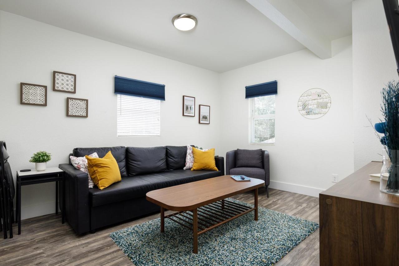 Apartment 735 W 10Th St *