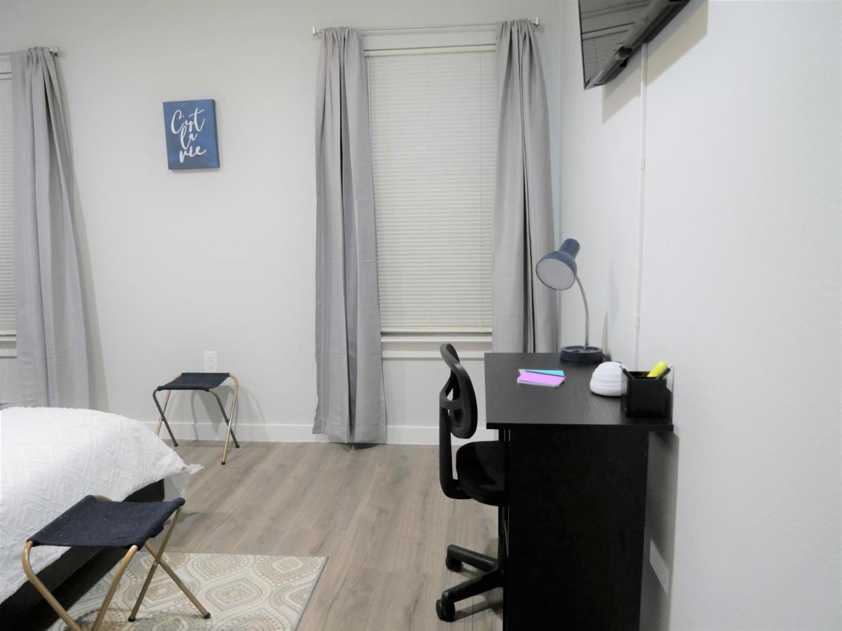 Rare Vibrant Hidden Gem - 2 Mins From Downtown Apartment