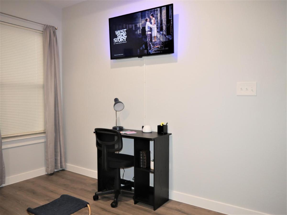Rare Vibrant Hidden Gem - 2 Mins From Downtown Apartment