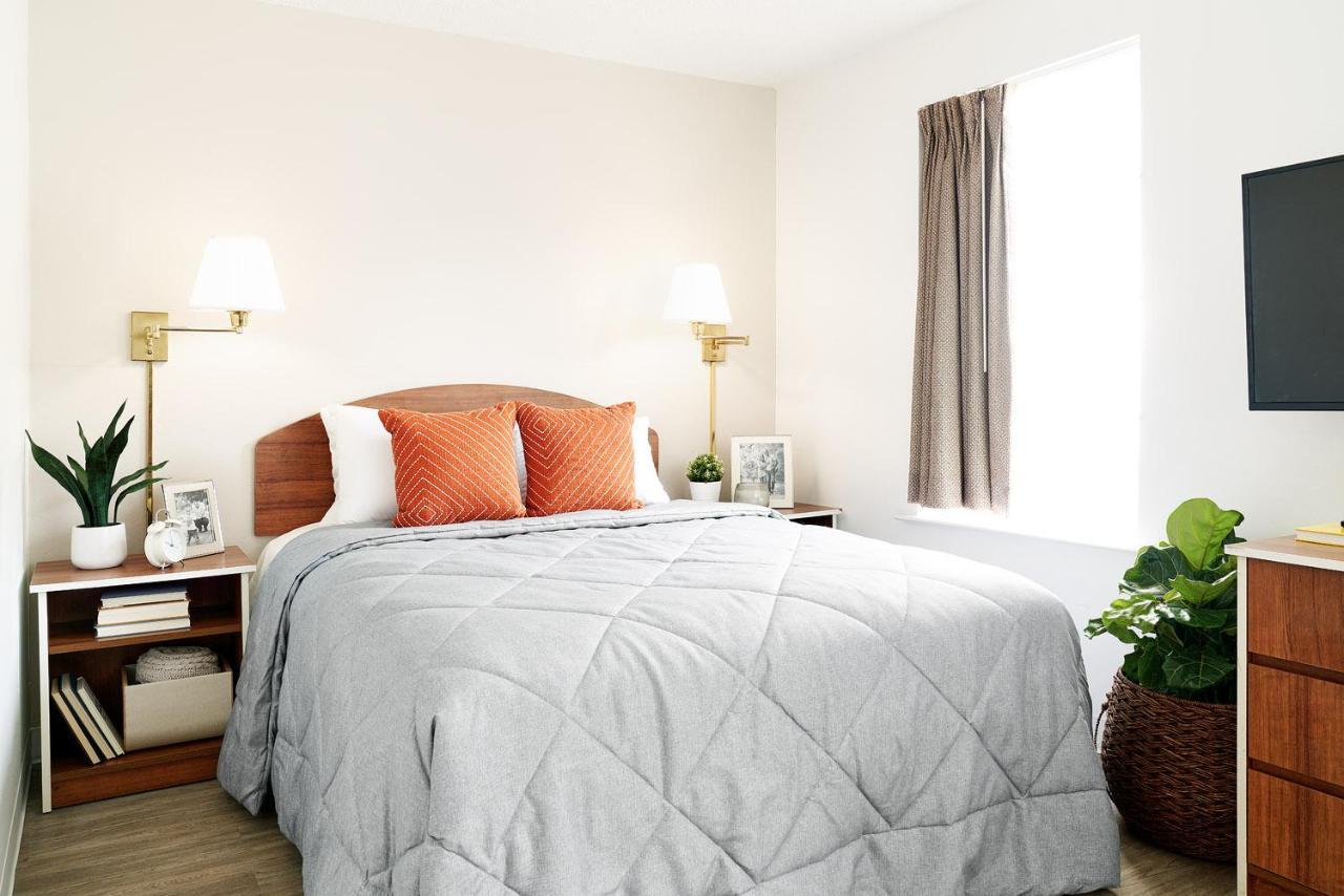 Intown Extended Tx - Field Airport Hotel