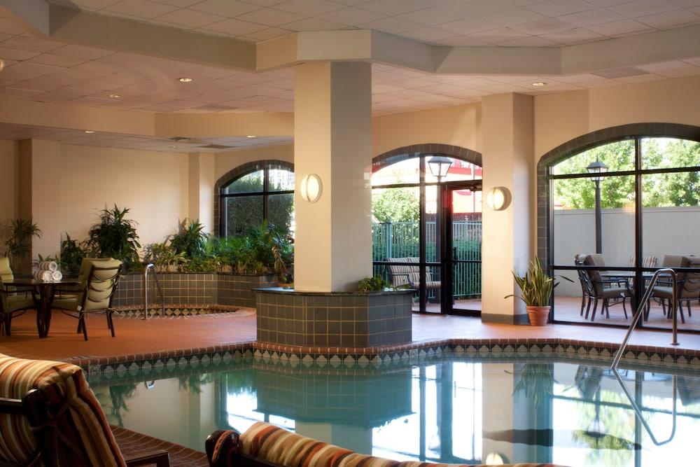 Hotel Embassy By Hilton Near The Galleria Dallas