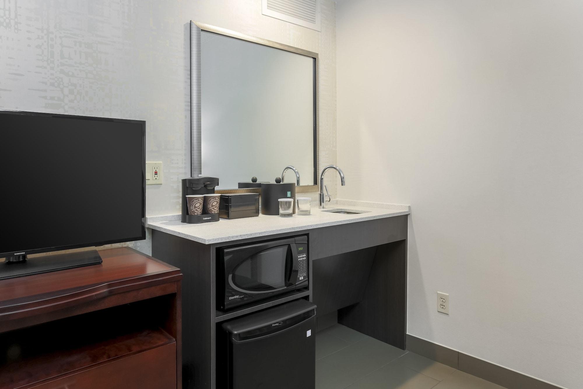 Embassy By Hilton Dallas-love Field Hotel 4*