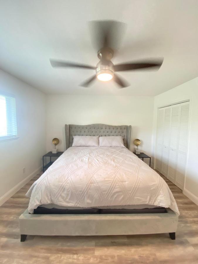 Lovely Updated 2 Bedroom With Pool Apartment Dallas