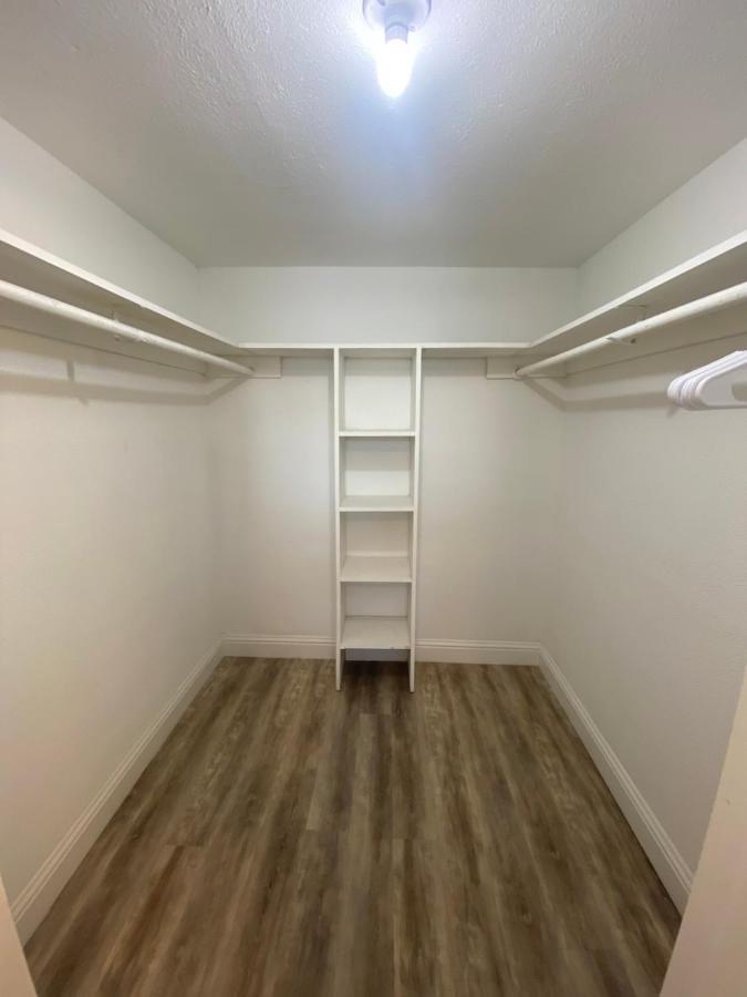 Lovely Updated 2 Bedroom With Pool *