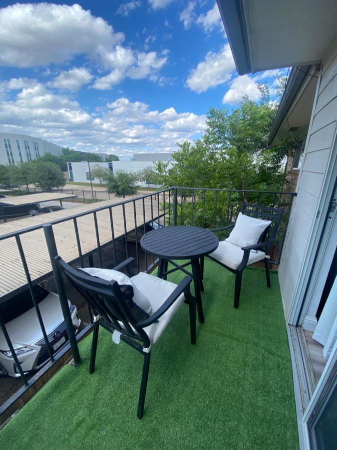 Lovely Updated 2 Bedroom With Pool