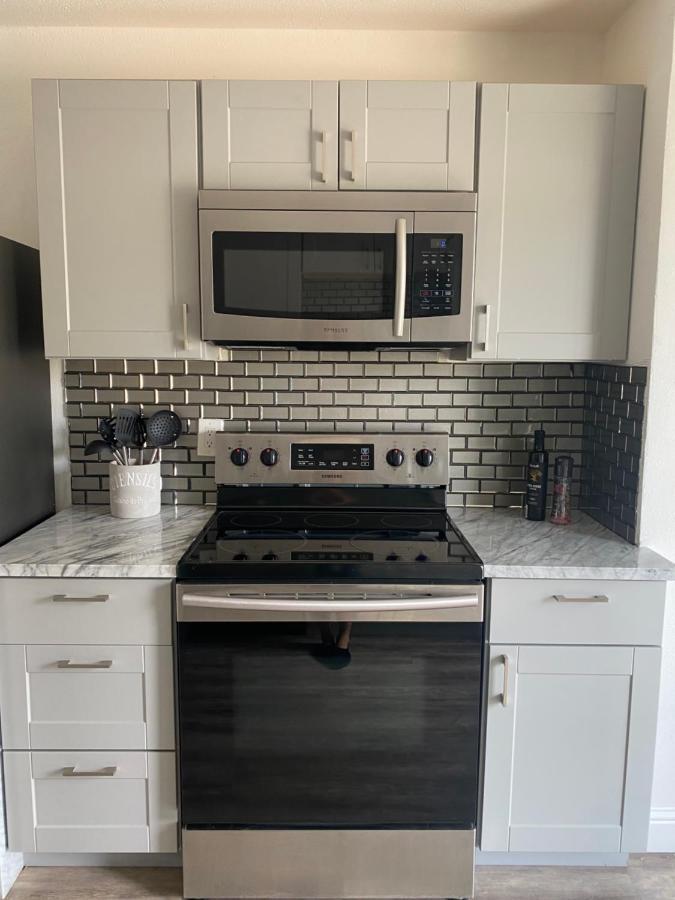 Apartment Lovely Updated 2 Bedroom With Pool *