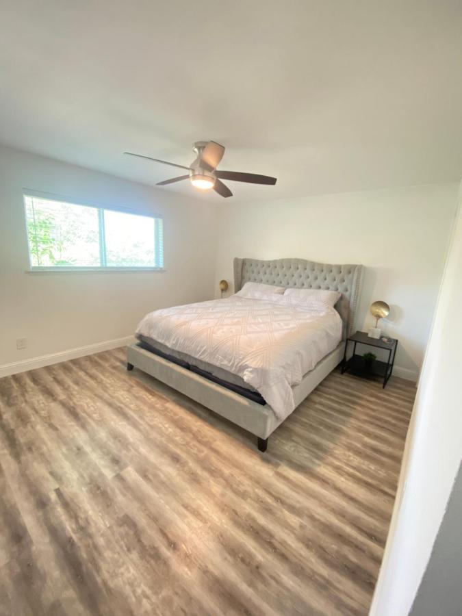 Lovely Updated 2 Bedroom With Pool *