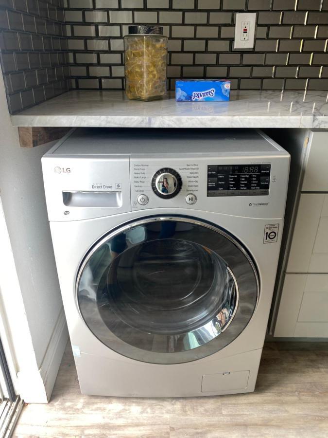 Lovely Updated 2 Bedroom With Pool Apartment Dallas