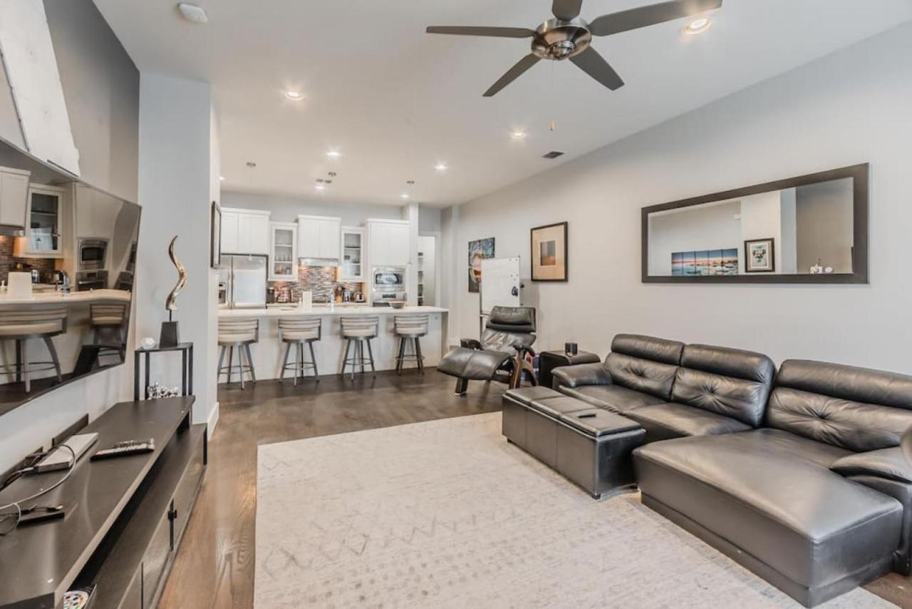 Stunning Townhome Near Uptown * Dallas