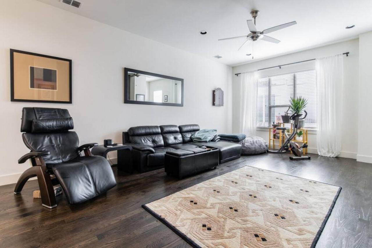 Stunning Townhome Near Uptown * Dallas