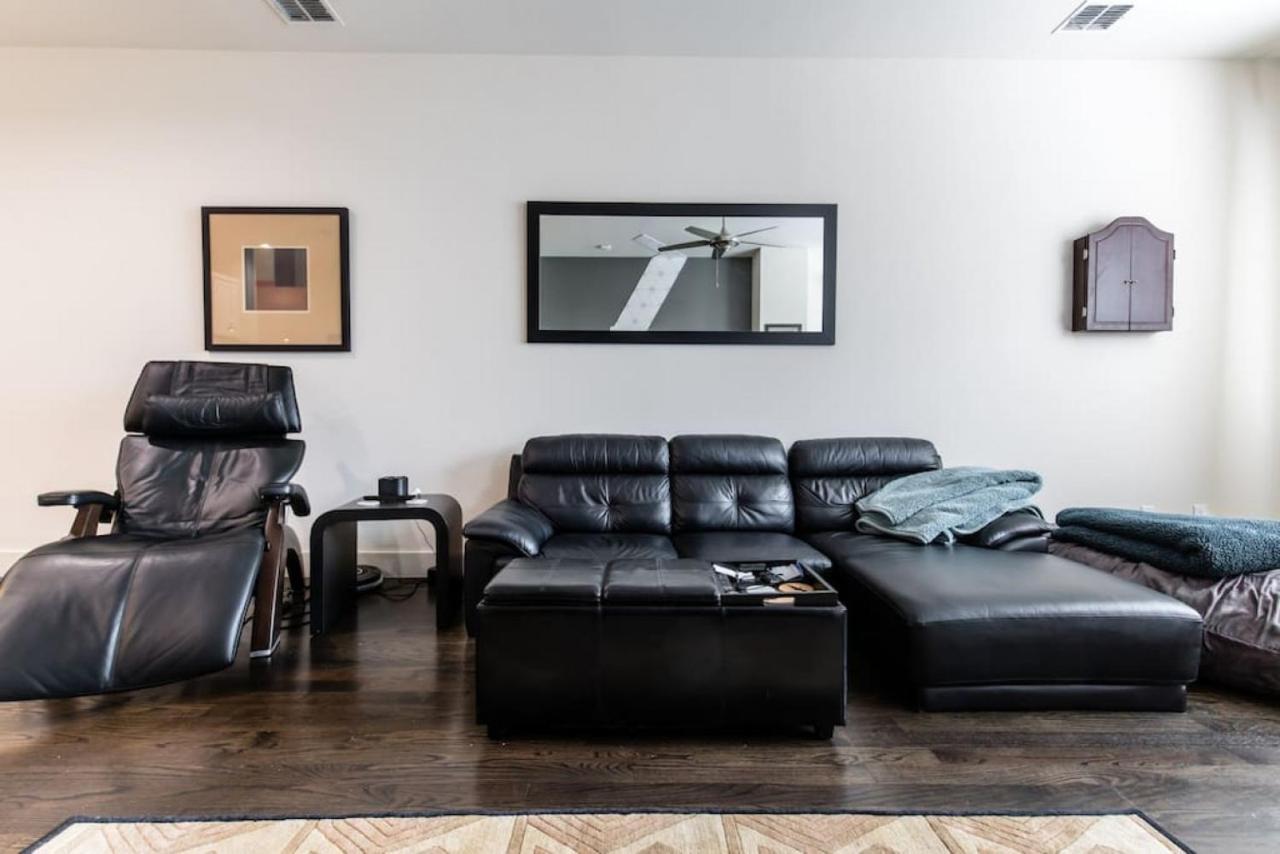 Stunning Townhome Near Uptown Dallas