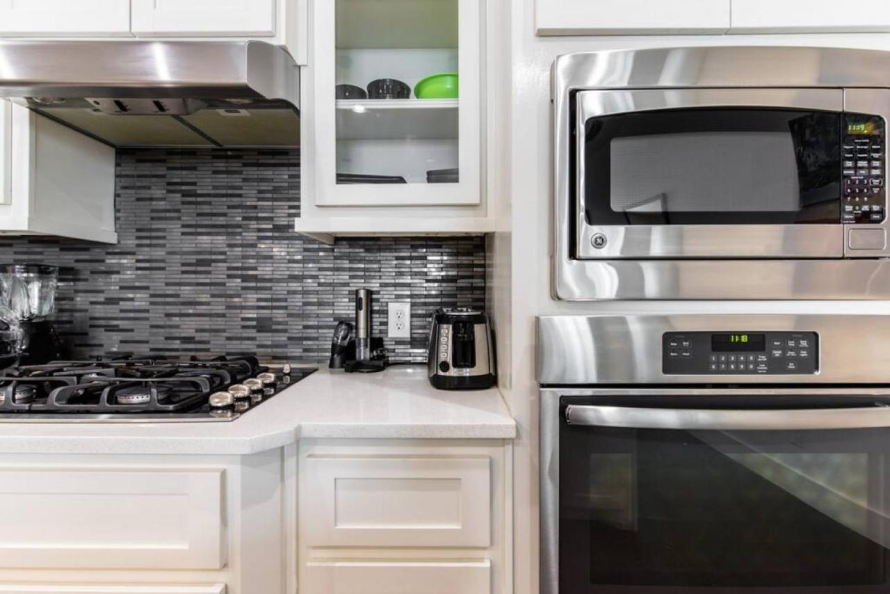 Stunning Townhome Near Uptown Holiday home *