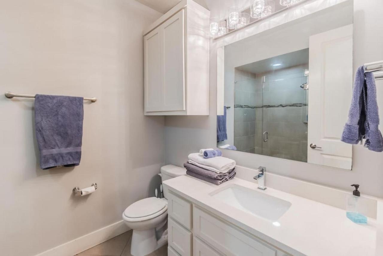 Stunning Townhome Near Uptown Holiday home *