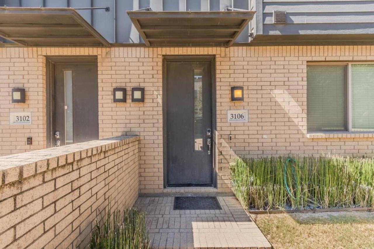 Stunning Townhome Near Uptown Holiday home