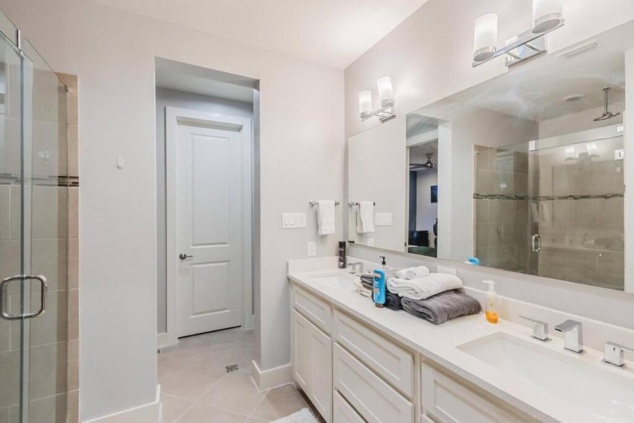 Stunning Townhome Near Uptown * Dallas