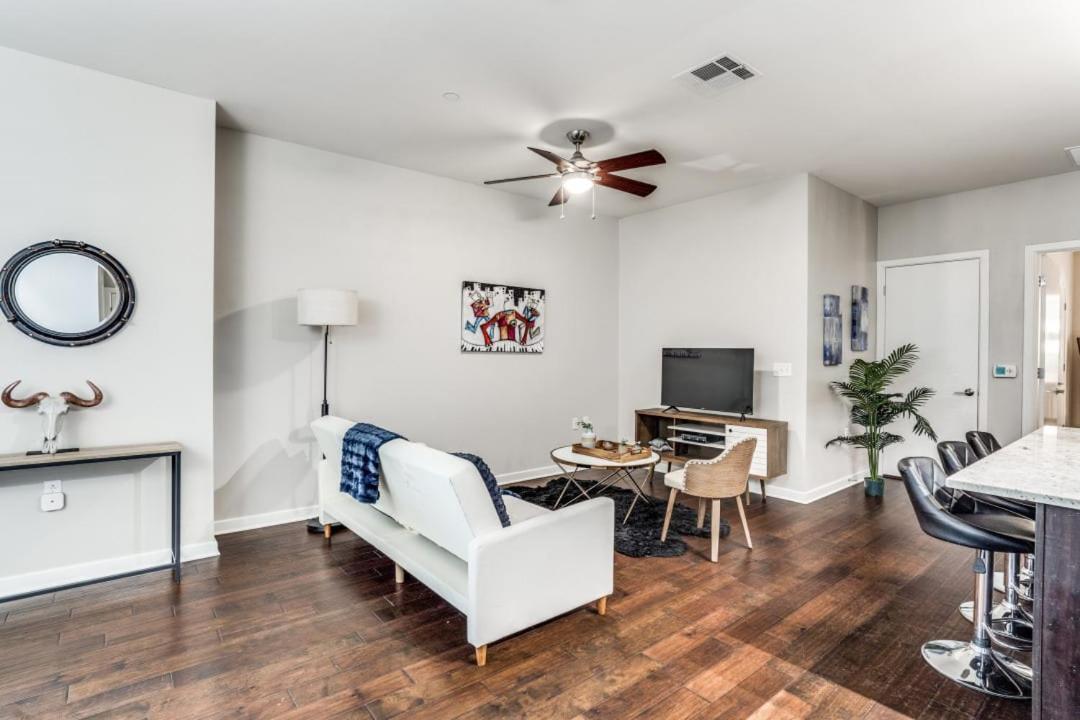 Apartment Stunning 2br Cozysuites With Lounge, Gym *