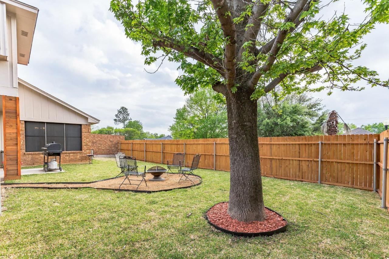 Cozy And Comfortable - Your Away From Home! Holiday home Dallas