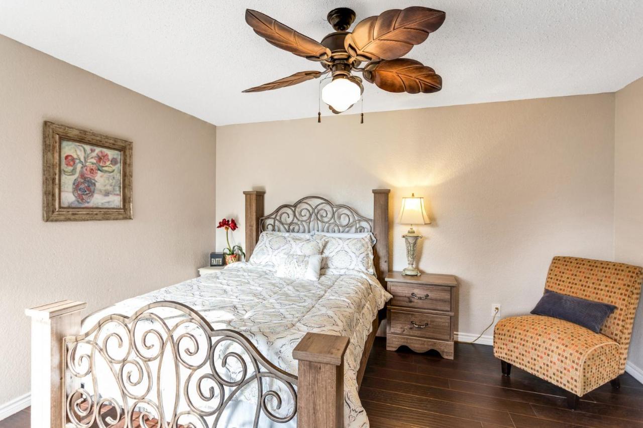 Cozy And Comfortable - Your Away From Home! Dallas
