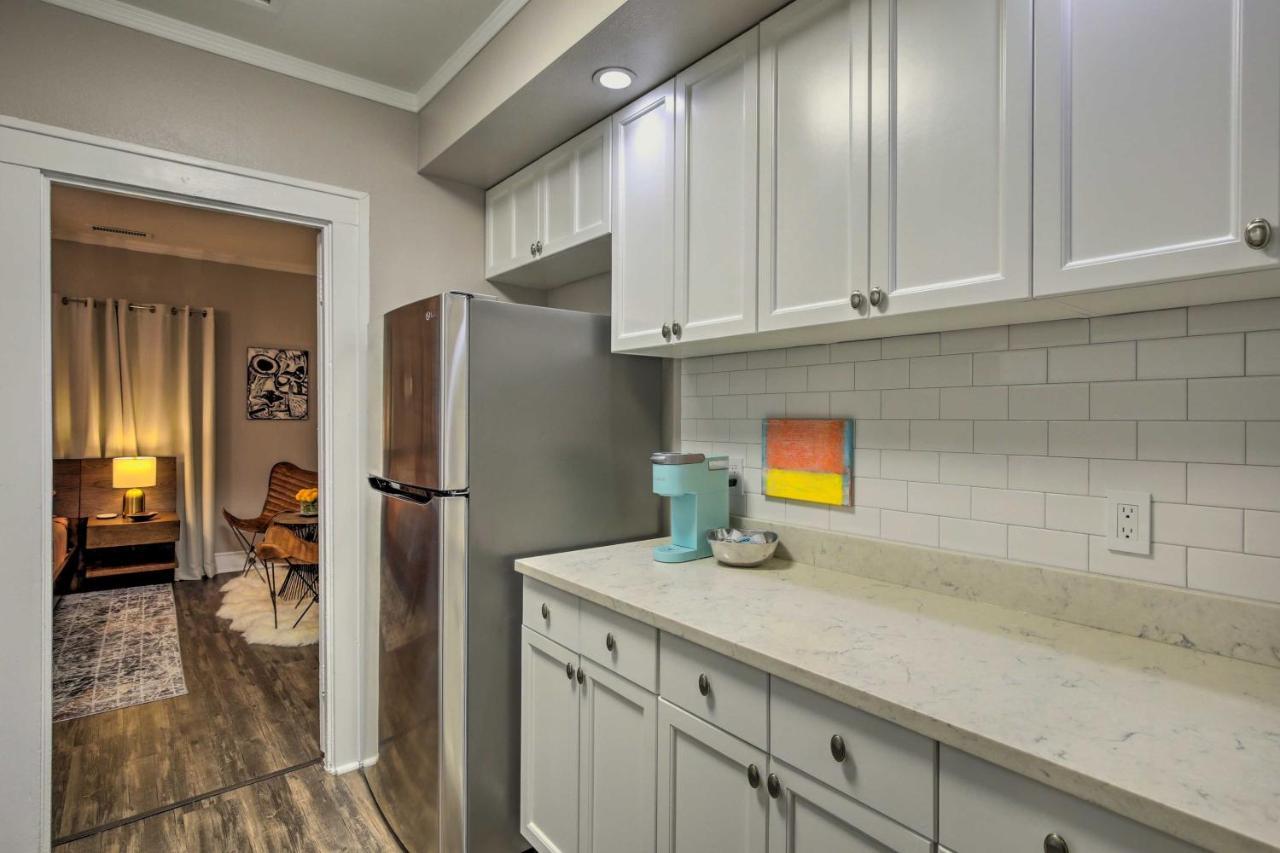 Bright G In With Outdoor Patio! Holiday home Dallas