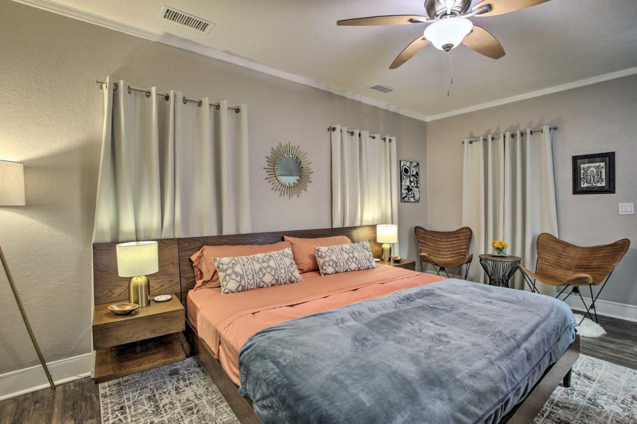Holiday home Bright G In With Outdoor Patio! Dallas