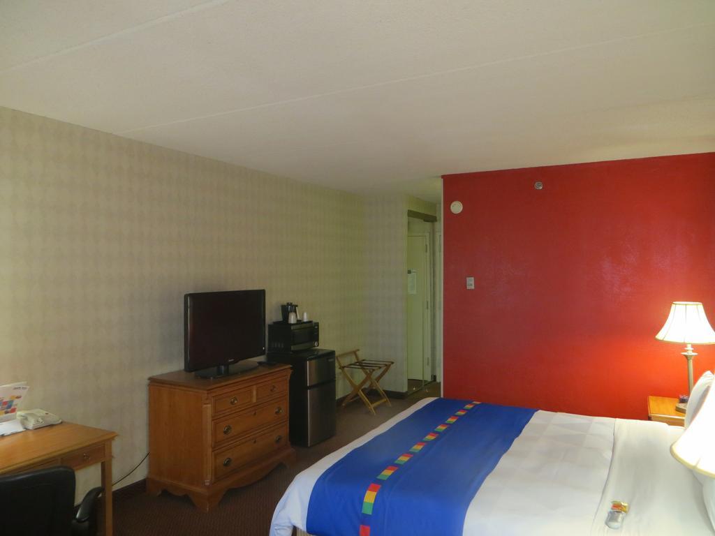 Hotel Field & 3*