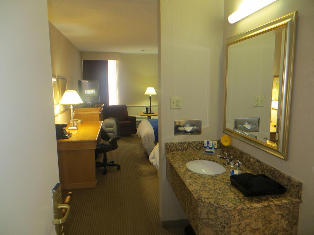 Field & Hotel 3*