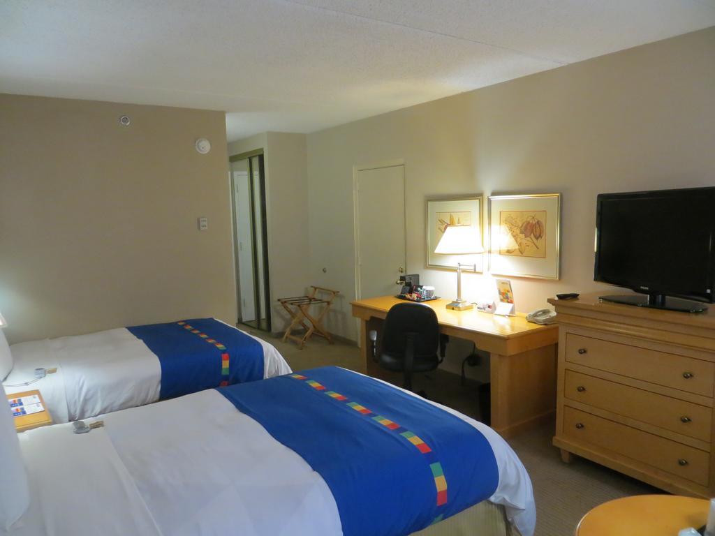 Field & 3* Dallas