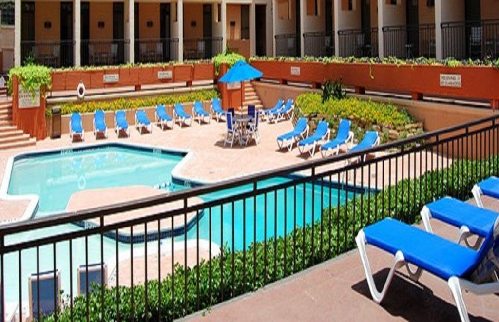 Hotel Field & 3*