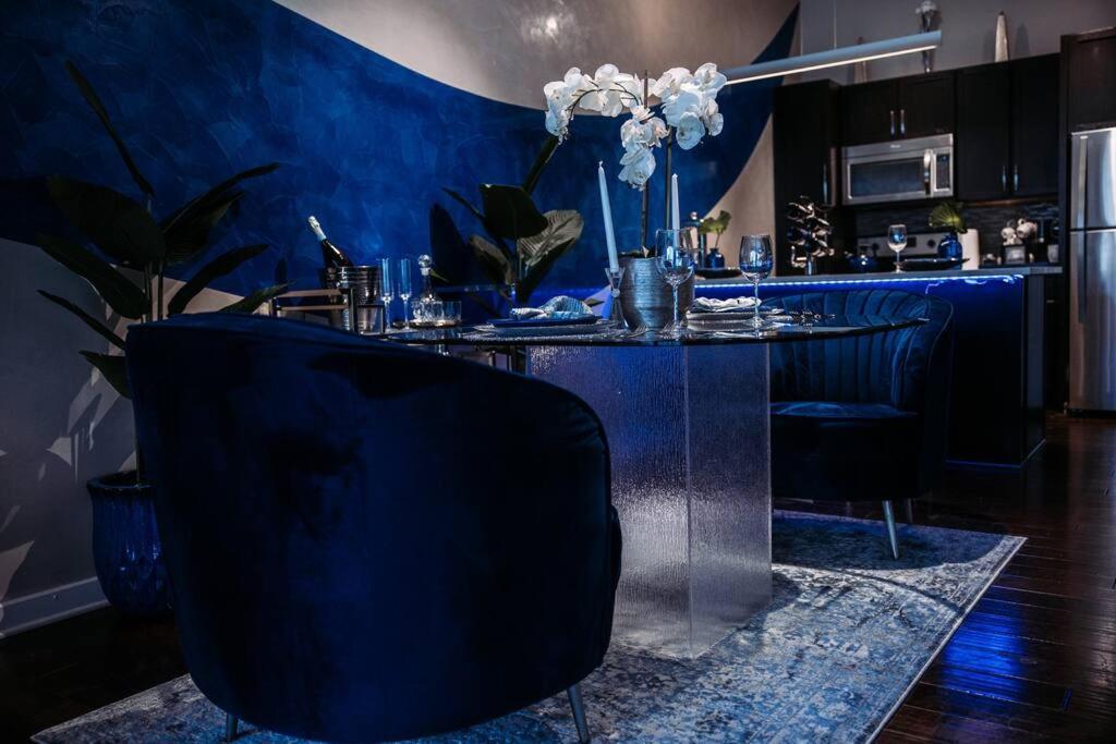 Luxury Penthouse W/ Stunning View & King Bed Apartment