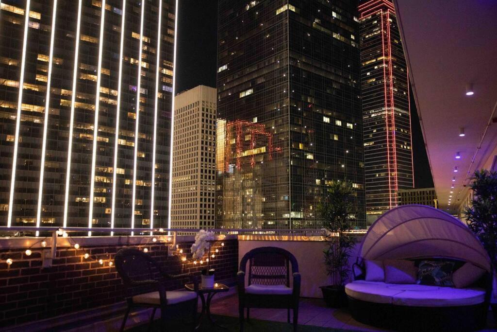 Luxury Penthouse W/ Stunning View & King Bed Apartment *