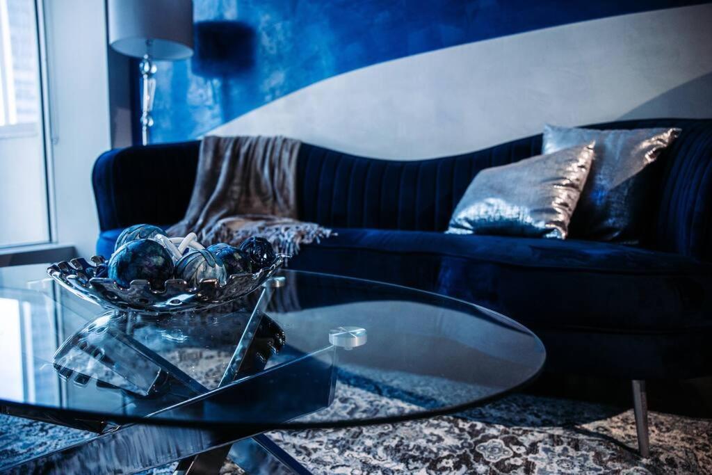 Luxury Penthouse W/ Stunning View & King Bed Apartment