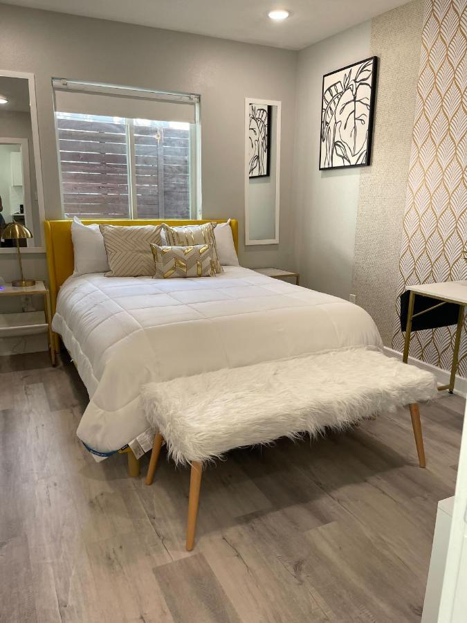 Setai Flat Smart Hub In Central Dallas, Downtown Apartment
